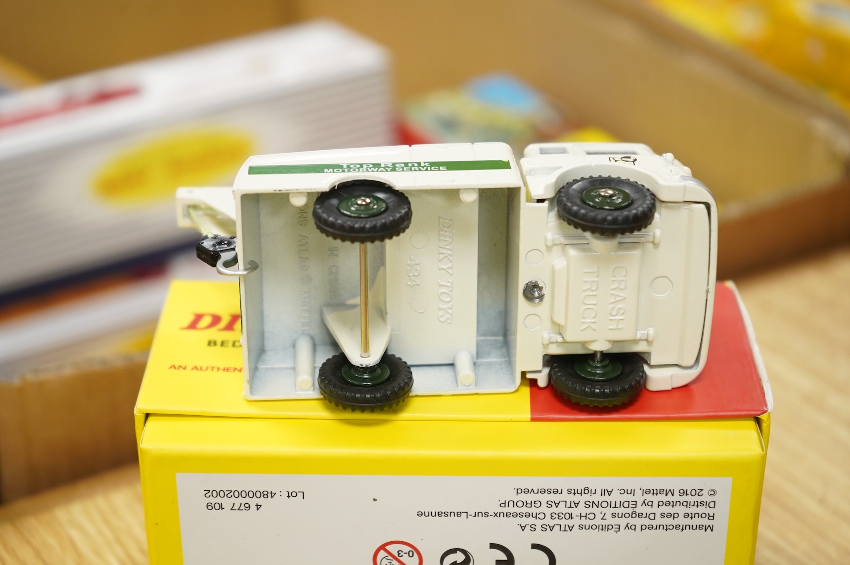 Twenty-two boxed Atlas Dinky Toys, including cars and commercial vehicles, Leyland tankers, sports cars, etc.